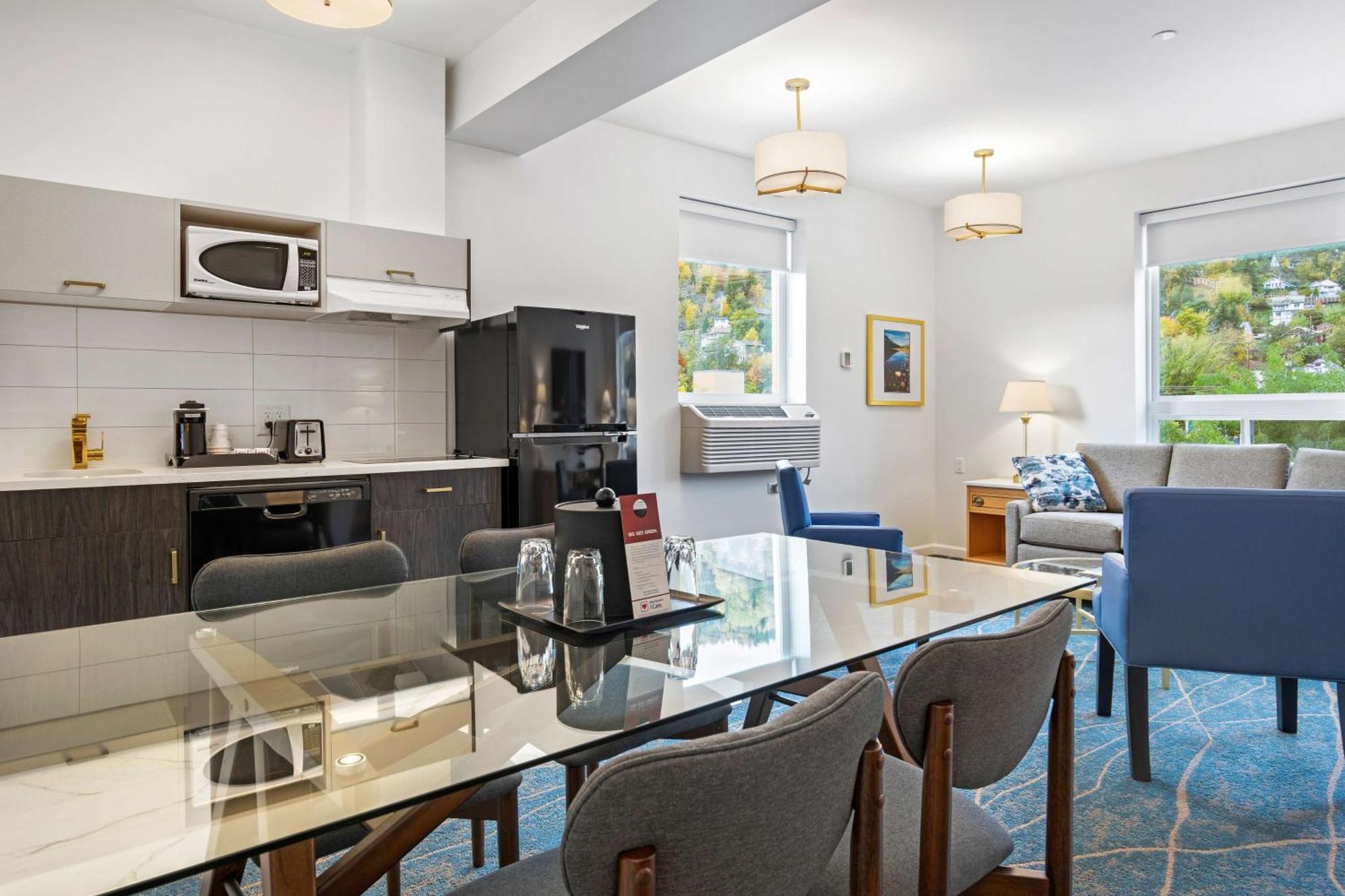 Crown Columbia Hotel; BW Premier Collection Trail Экстерьер фото