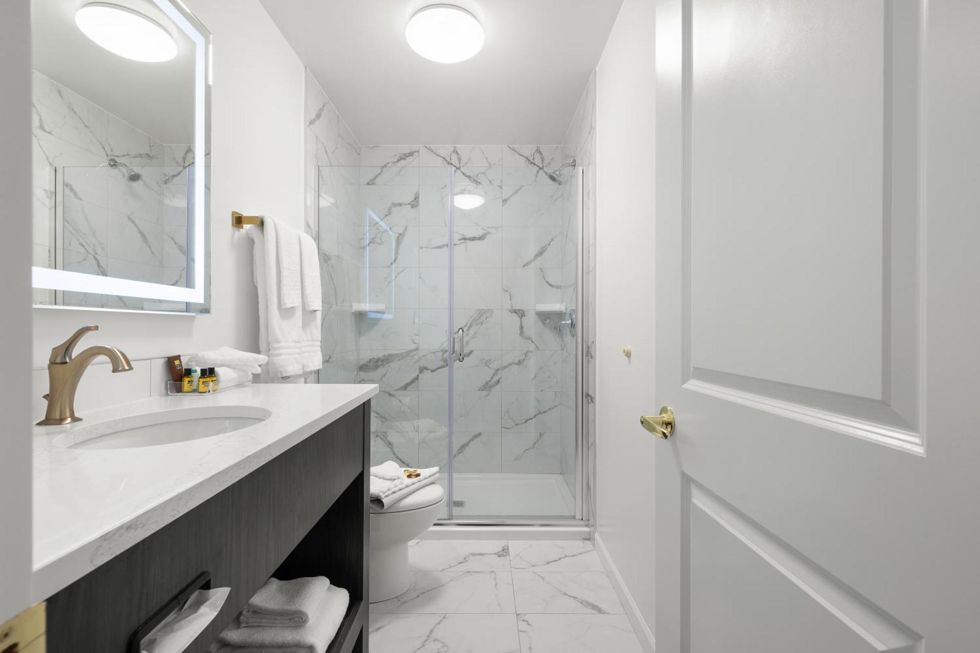 Crown Columbia Hotel; BW Premier Collection Trail Экстерьер фото