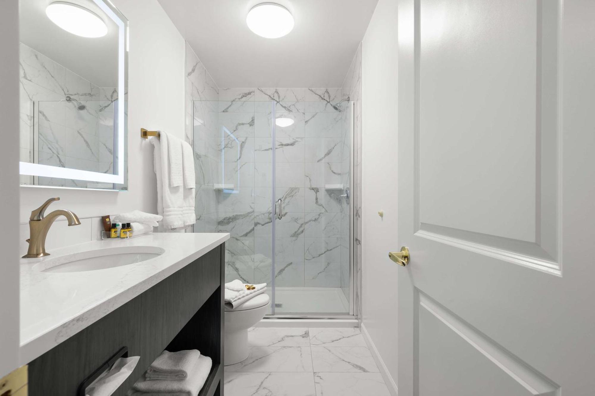 Crown Columbia Hotel; BW Premier Collection Trail Экстерьер фото